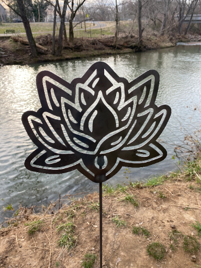 Metal Lotus Flower Garden Stakes