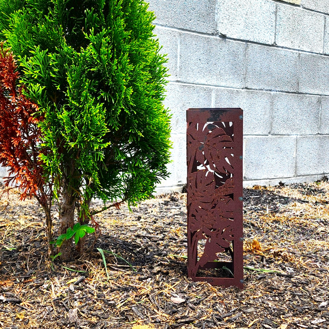 Monstera Leaf Metal Garden Column – Outdoor Decorative Rusted Steel Plant Tower