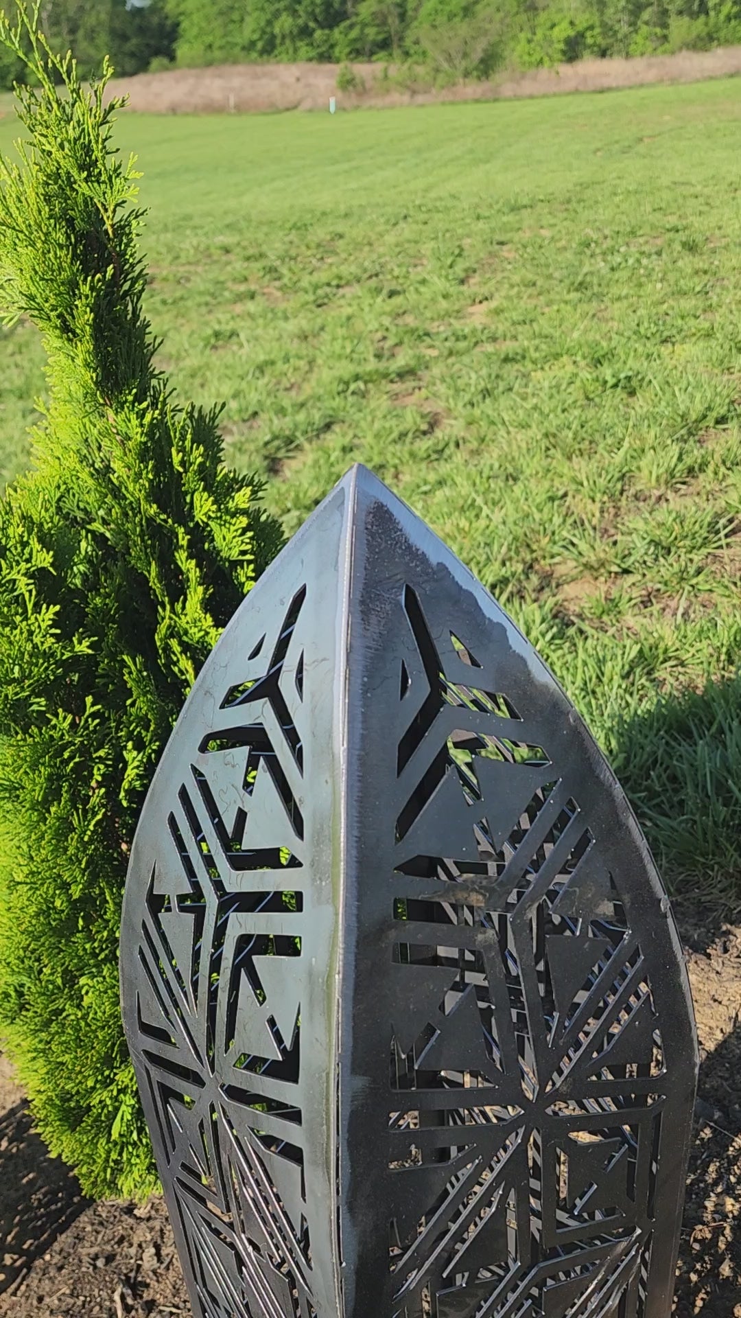 Modern Geometric Metal Garden Column | Isometric Cube Trellis