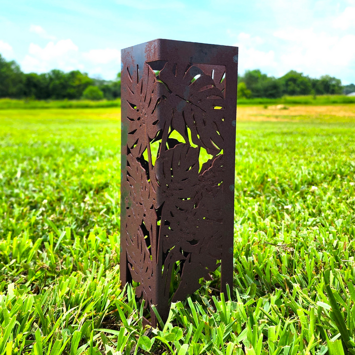 Monstera Leaf Metal Garden Column – Outdoor Decorative Rusted Steel Plant Tower