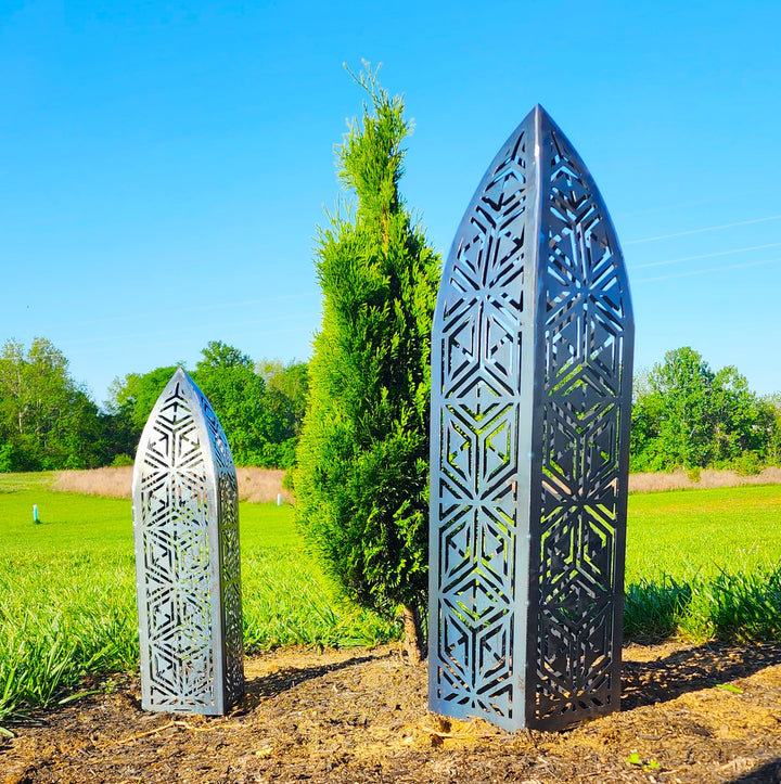Modern Geometric Metal Garden Column | Isometric Cube Trellis