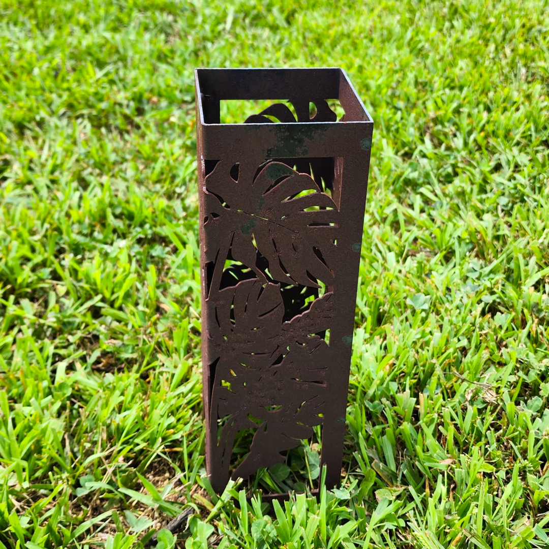Monstera Leaf Metal Garden Column – Outdoor Decorative Rusted Steel Plant Tower