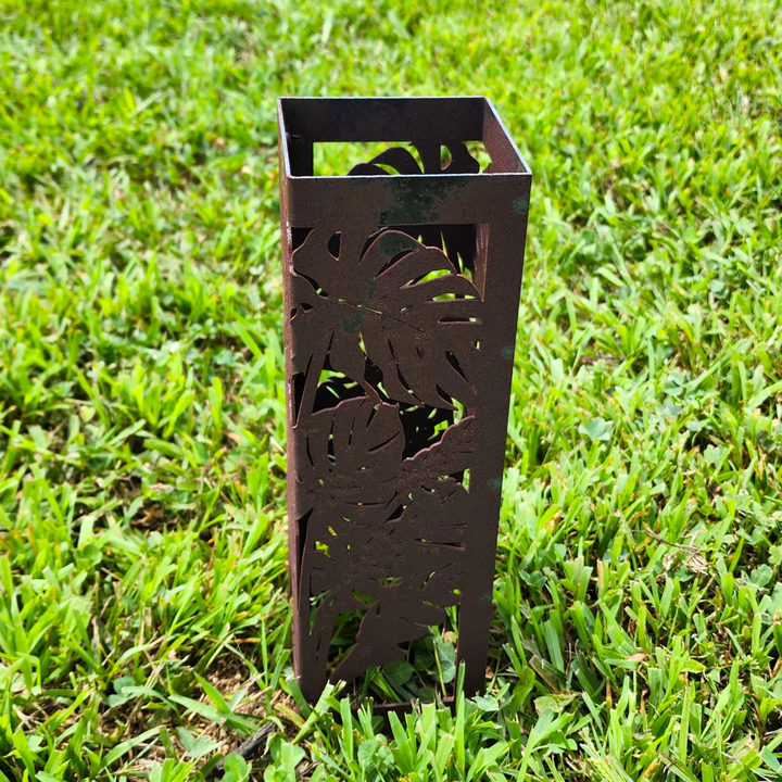 Monstera Leaf Metal Garden Column – Outdoor Decorative Rusted Steel Plant Tower