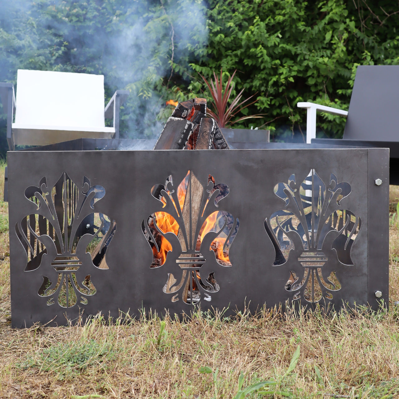 Fleur-de-lis Steel Fire Pit - Metal Outdoor Backyard Fire Ring - Fleur de lis Patio Decor