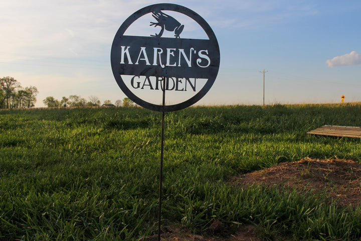 Personalized Frog Garden Stakes - Metal Gardening Decor, Dedication Memorial Yard Art Marker, Farmhouse Signs