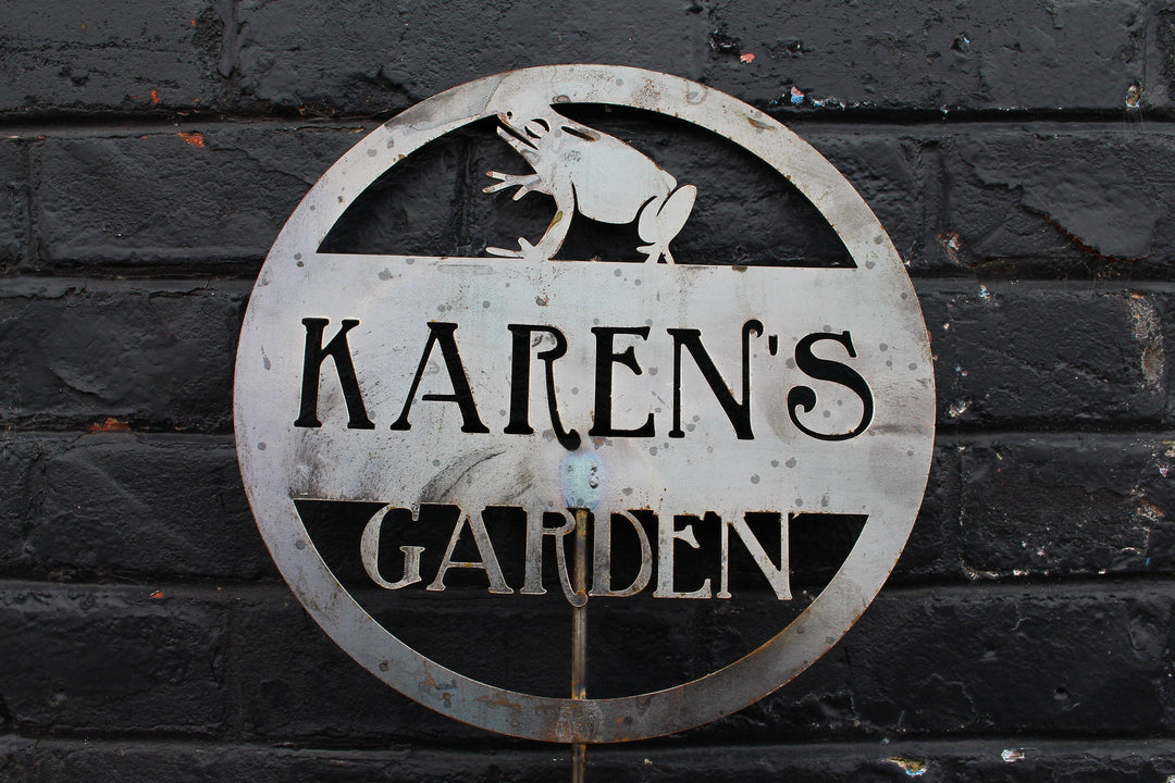 Personalized Frog Garden Stakes - Metal Gardening Decor, Dedication Memorial Yard Art Marker, Farmhouse Signs