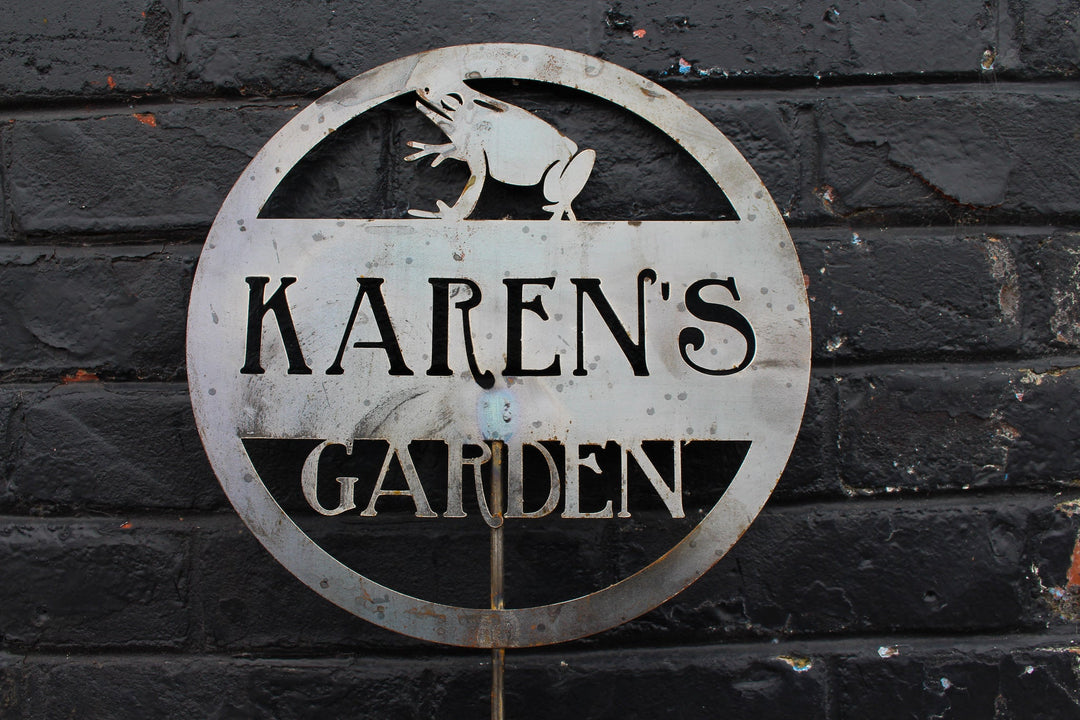 Personalized Frog Garden Stakes - Metal Gardening Decor, Dedication Memorial Yard Art Marker, Farmhouse Signs