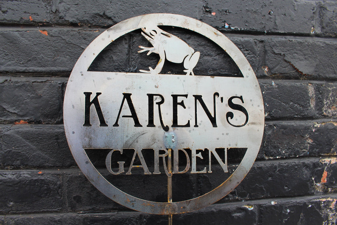 Personalized Frog Garden Stakes - Metal Gardening Decor, Dedication Memorial Yard Art Marker, Farmhouse Signs