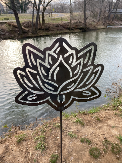 Metal Lotus Flower Garden Stake - Steel Gardening Decor - Yard Art Marker - Zen Garden Art - Spring & Summer Decor